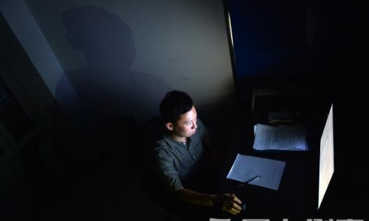 周末補(bǔ)眠要小心的危害 睡懶覺(jué)可影響肌肉的興奮性