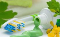牙膏的妙用有很多 牙膏在生活中的13個(gè)特別用途