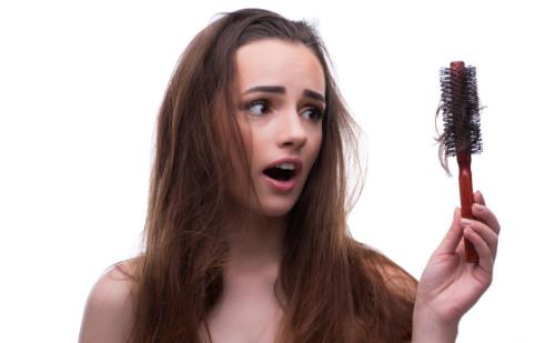 當(dāng)代壓力大脫發(fā)的人越來(lái)越多 冬日防禿的日常妙招