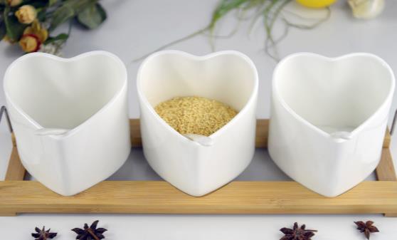 味精和雞精到底有什么區(qū)別 教你一招讓你在購(gòu)買時(shí)不再糾結(jié)