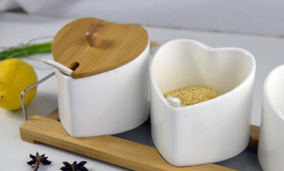 味精和雞精到底有什么區(qū)別 教你一招讓你在購(gòu)買時(shí)不再糾結(jié)