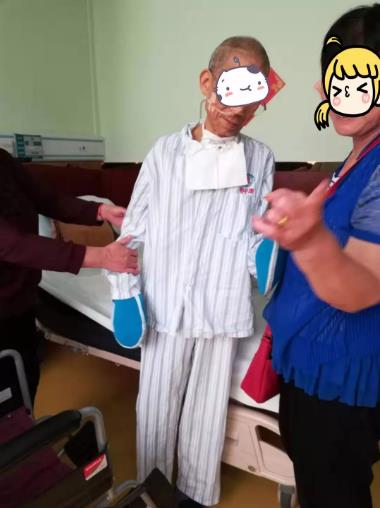 深圳龍城醫院好不好【春暖回家路】新年患者送錦旗