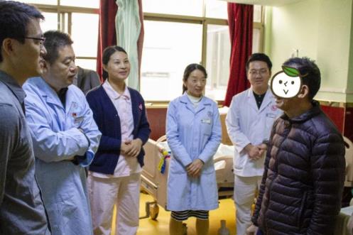 深圳龍城醫院好不好【春暖回家路】新年患者送錦旗