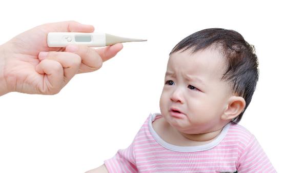 給寶寶退熱還在犯這些誤區(qū)嗎 簡單易學(xué)的寶寶發(fā)燒護理方式