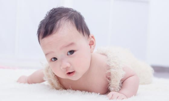 給寶寶退熱還在犯這些誤區(qū)嗎 簡單易學(xué)的寶寶發(fā)燒護理方式