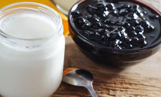 5種藍(lán)莓的吃法 藍(lán)莓配冰激凌清爽宜人解暑美容