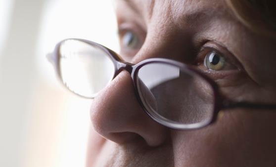 出現(xiàn)眼花就可配鏡不要拖延 戴老花鏡要謹(jǐn)記四個(gè)誤區(qū)