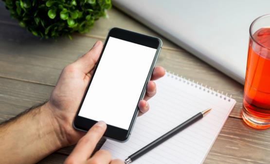 手機屏幕清潔去劃痕有妙招 日常怎么保護手機不易臟