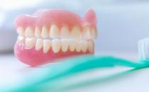 ?戴假牙并不是一勞永逸的事情 老人戴假牙的注意事項(xiàng) 