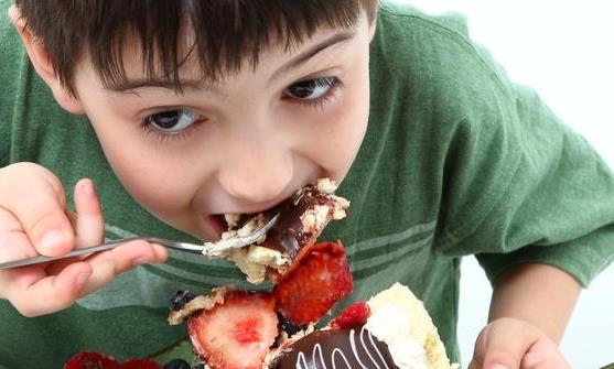 孩子吃飯慢東看西瞧 生活中家長應避免的誤區