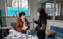 愛心傳遞大連北醫八醫院代表為紅巖社區防疫一線人員送溫暖