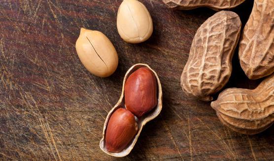 牙齒的白凈提升個(gè)人的好感 美白牙齒平時(shí)多嚼花生