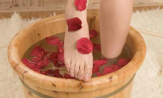 泡腳養(yǎng)生真的不是人人都適合 泡腳應(yīng)遵循兩個(gè)原則