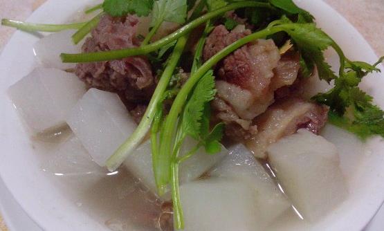 女性容易氣血不足手腳冰冷 推薦八種補(bǔ)氣血的食譜來(lái)調(diào)理