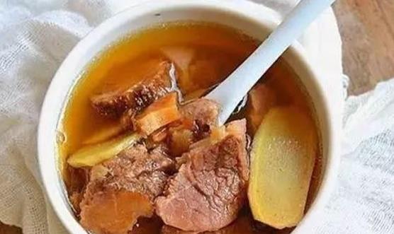 女性容易氣血不足手腳冰冷 推薦八種補(bǔ)氣血的食譜來(lái)調(diào)理