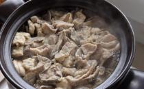 早餐不建議吃哪些食物，不吃早餐的危害：低血糖、胃炎、胃潰瘍