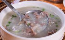 早餐不建議吃哪些食物，不吃早餐的危害：低血糖、胃炎、胃潰瘍