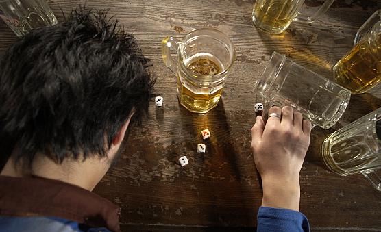 飲酒過度對肝臟腸胃造成損害 老中醫(yī)提供的解酒方