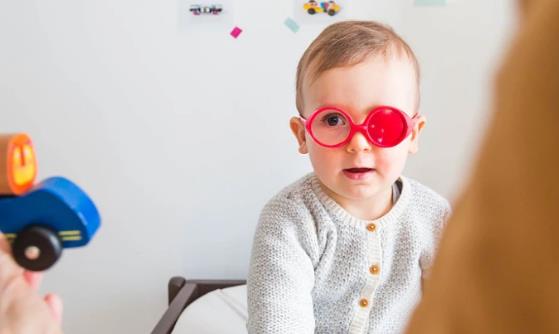 孩子得了近視不要急于配眼鏡 有效預防兒童近視學會用眼衛(wèi)生