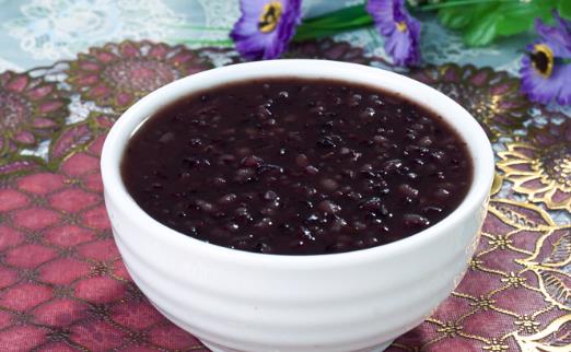 黑米粥有哪些功效與作用?黑米粥養(yǎng)胃嗎?怎么做養(yǎng)腎