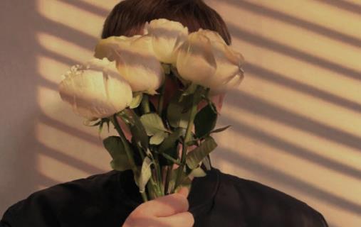 一個(gè)男人總是問(wèn)你想不想他是什么心理 一個(gè)男人總是問(wèn)你想不想他如何回復(fù)